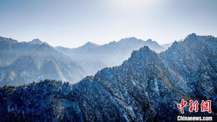 圖為壯觀的秦嶺?！√絿疑止珗@供圖